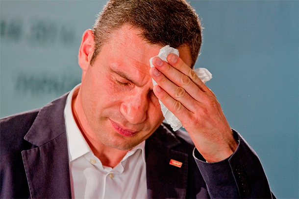 Как Кличко боднул икону Божьей Матери и не знал, где его жена. Тимошенко н