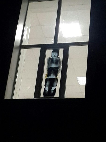 Вот так украсили окна одной из поликлиник Ульяновска.