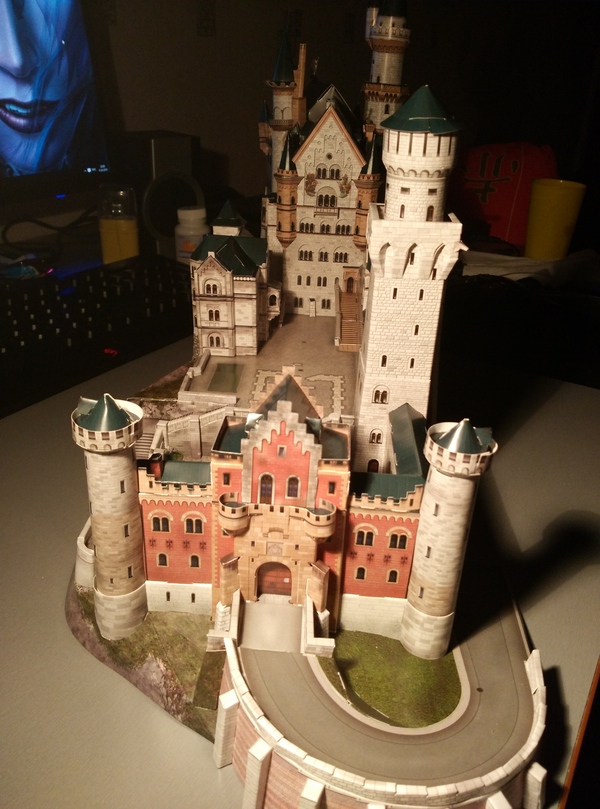 Замок neuschwanstein из бумаги