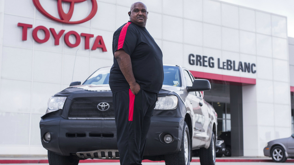 Американцу подарили новый пикап за миллионный пробег на Toyota Tundra Американцу подарили новый пикап за миллионный пробег на Toyota Tundra