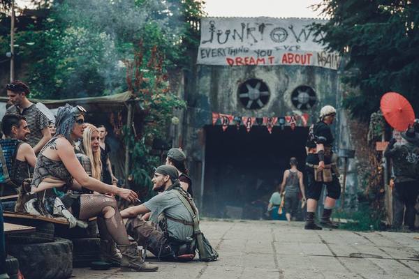Junktown в заброшенной военной части в Братронице (RZB - raketov zkladna Bratronice) в Чехии. Post-Apocalyptic Festival, Junktown, тусовка, Mad Max style, сильно длиннопост, длиннопост