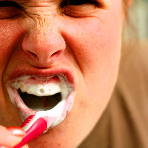 Чистка зубов спермой - так ли это необходимо?