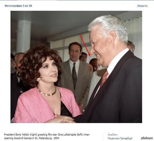 Президент Борис Ельцин приветствует звезду кино Джину Лоллобриджиду на открытии игр доброй воли в Санкт-Петербурге, 1994 г