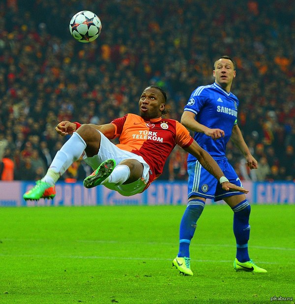 Бывший нападающий «Челси», а ныне игрок «Галатасарая» Дидье Дрогба и его бывший одноклубник, капитан "синих" Джон Терри