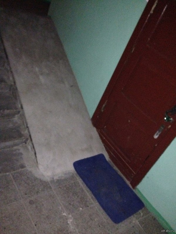 Залили спуск для колясок.Спасибо большое!! Дверь мне запили!!!