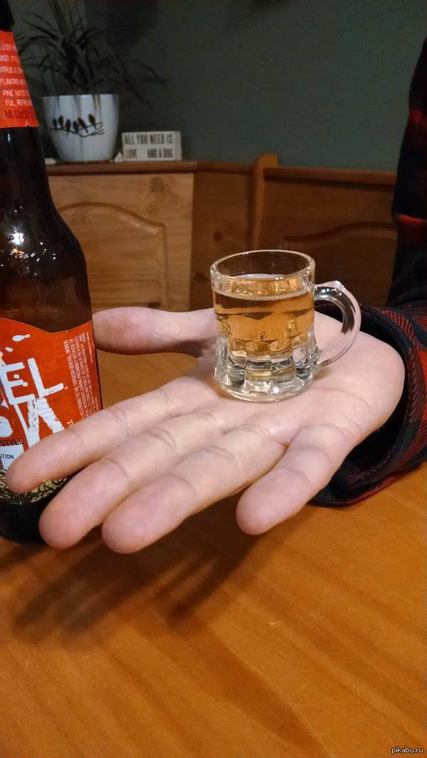 Заказал пиво в пафосном ресторане...