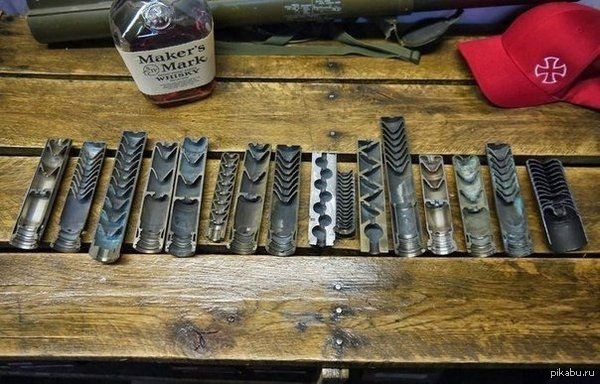 Я думаю, что глушитель (оружейный) - всем понятное значение, но не ...