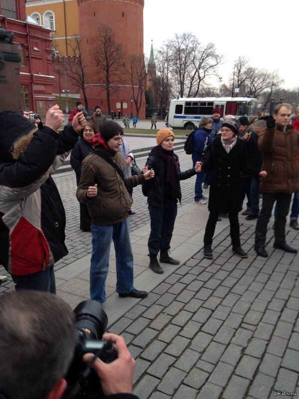 Вчера на манежке задерживали за невидимые плакаты