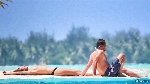 DiCaprio and surfboard - NSFW, Leonardo DiCaprio, Surfing, Bora Bora