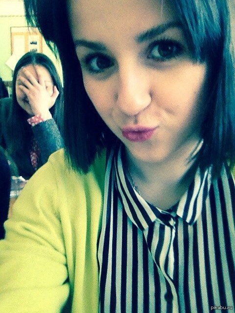 Она пыталась сделать качественный фейспалм, но не удержалась и заржала..