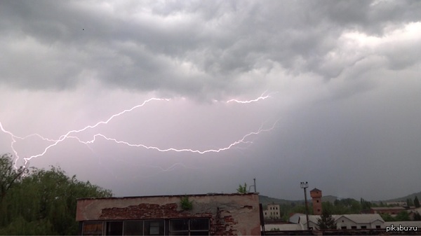 Lightning before a thunderstorm - My, Lightning, Thunderstorm, Rain, The photo, My