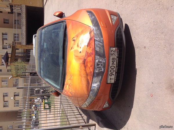 Вот такая вот лисичка стоит в Нижнем Новгороде)