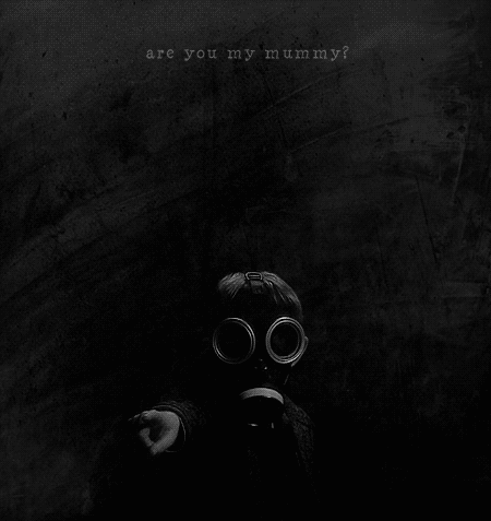 Противогаз гифка. Пустой ребенок. Ты моя мамочка доктор. I want my mummy. Доктор кто дети в противогазах.