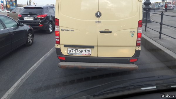 Инкассатор с номером ВОР, хм..