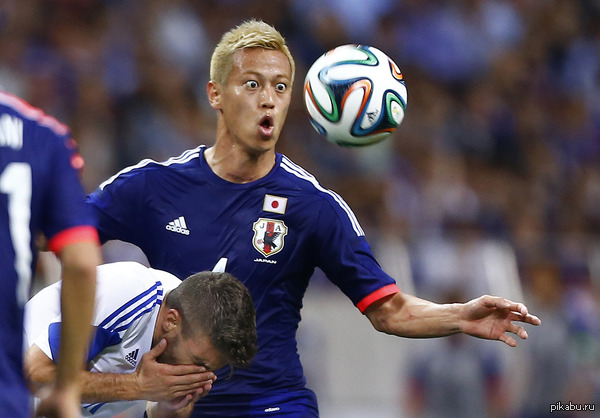 Keisuke Honda fights for the ball - Football, Ball, Honda