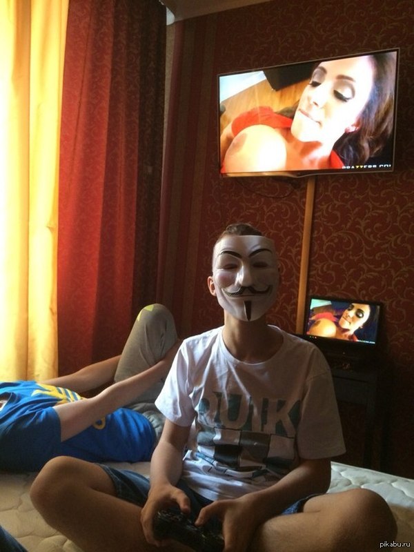 Вашу маму и тут и там показывают