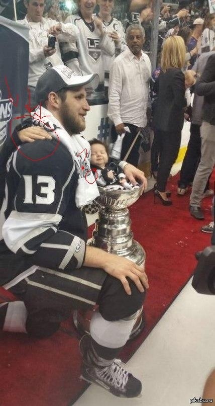 At first I thought it was a child's hand - Los Angeles Kings, Nhl, Nhl, Hockey, Kigns, Stanley Cup, Baby