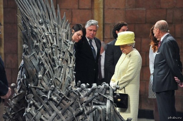 Queen Elizabeth II visits the set of Game of Thrones - Queen, Great Britain, Game of Thrones, Queen Elizabeth II