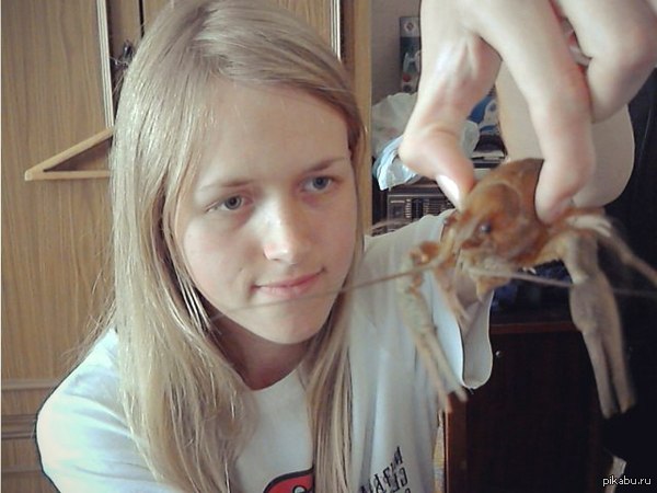 Сегодня моя девушка спросила меня, чем я занимаюсь. Я сказал ей, что играю в доту. Через несколько минут она прислала мне своё фото.