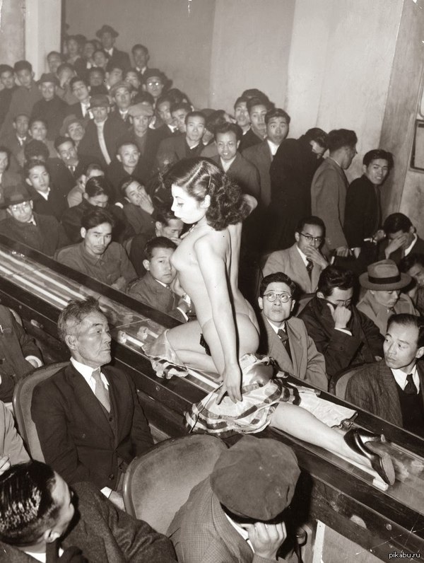 In 1957, the Japanese had striptease clubs, but they were radically different from European or American ones, the very room where the striptease took place - NSFW, Striptease, Japan, 1957, Stripper