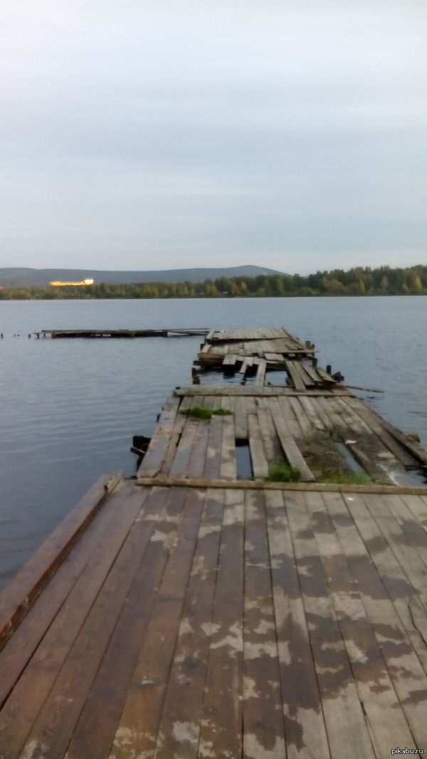 Мой первый пост. Живу в маленьком городке, который находиться в краторе (наверно сюда падал метеорит).