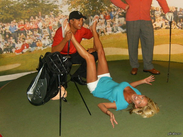 Телочка с юмором в музее восковых фигур