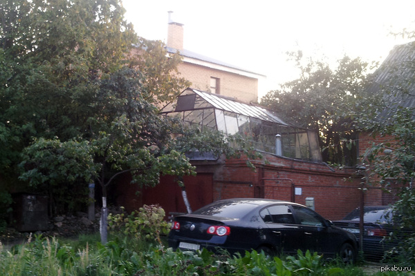 Парник на гараже