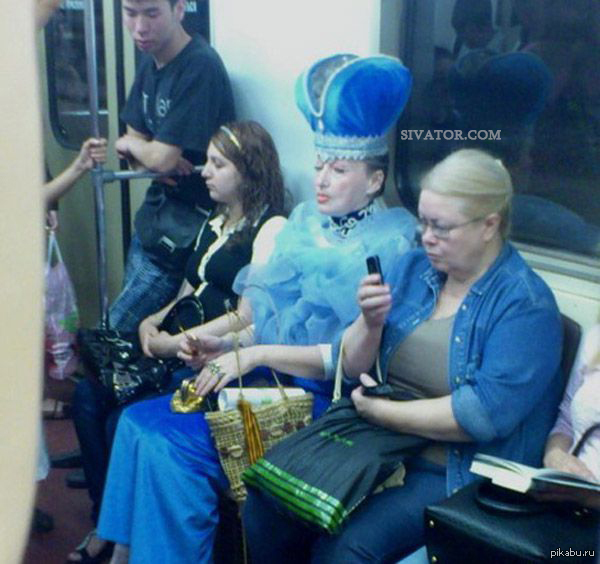 Королева в метро! | Пикабу