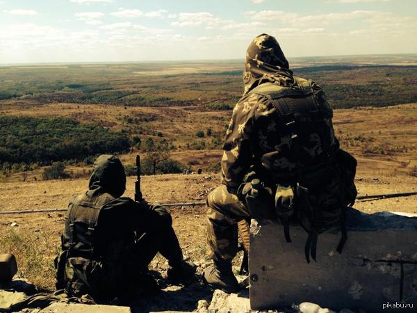 Красивое фото. Саур-Могила. Ополченцы вспоминают своих павших товарищей