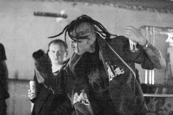 своя атмосфера, будто в 90е попал