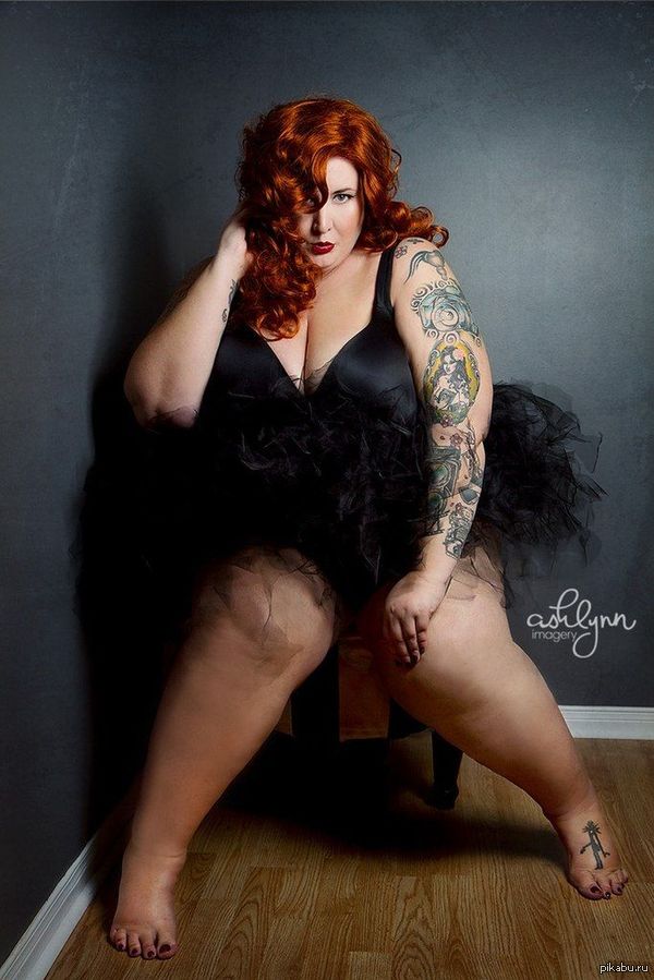 Кому тут не нравятся рыжеволосые красотки с татуировками?