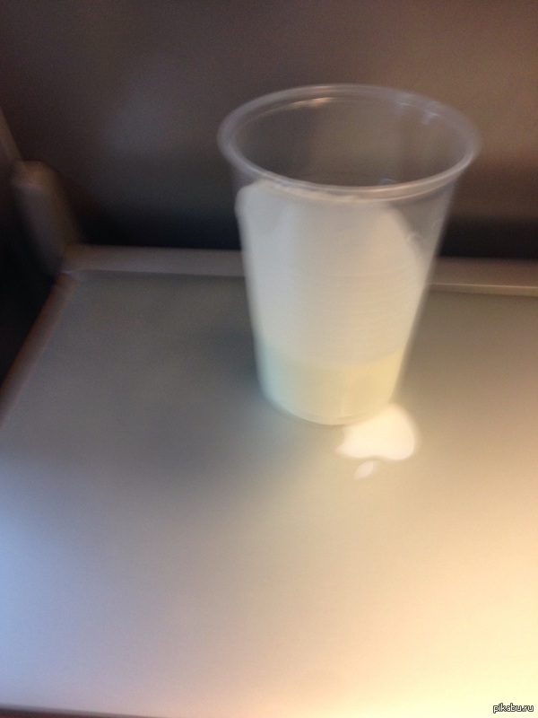 Испугалась, что залила Макбук кефиром. Потом пригляделась)