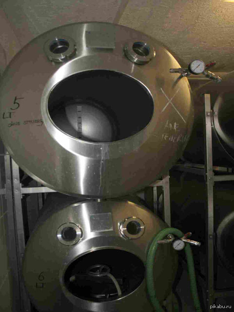 Просто две веселых бочки =)