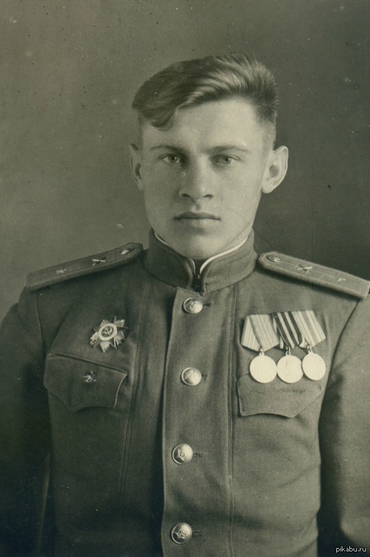 Может ли кто-нибудь из черно-белого фото сделать в фотошопе цветное?