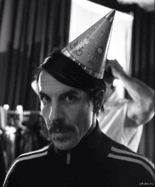 Сегодня Энтони Кидису 52! Благодарю за столь отличный драйв, который ты даришь уже на протяжении более тридцати лет творческого пути RHCP!