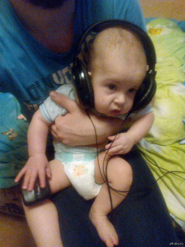 Дал попробовать сыну посидеть за компом, он явно понял как себя нужно вести.