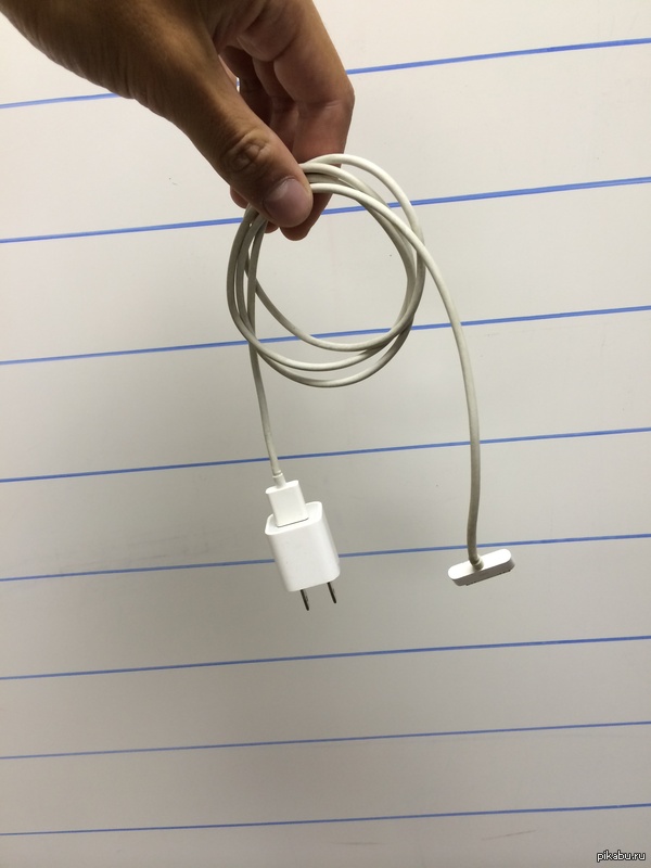 На фоне гигантского листа из тетрадки.