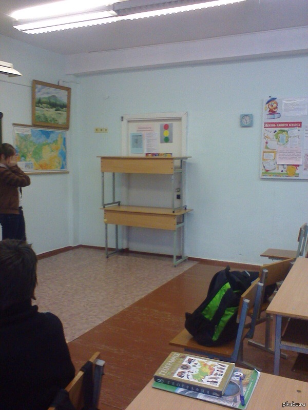 Школьники посчитали, что заблокировали дверь