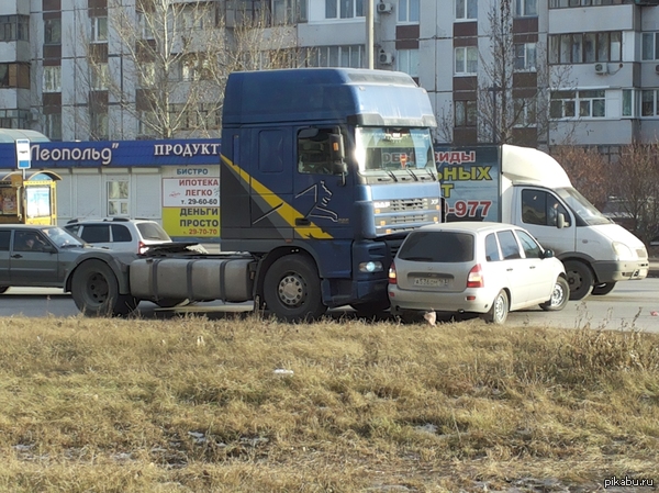 Good luck getting out of the area. - Crash, Tolyatti, Truck