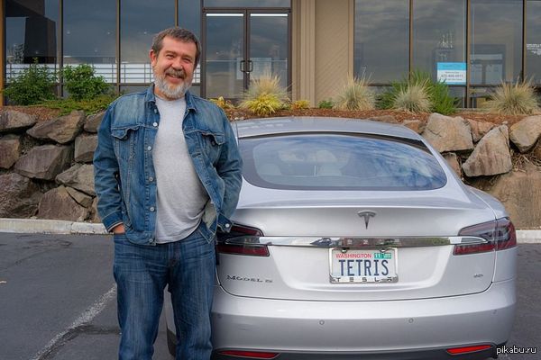 Алексей Пажитнов, создатель известной игры и его автомобиль