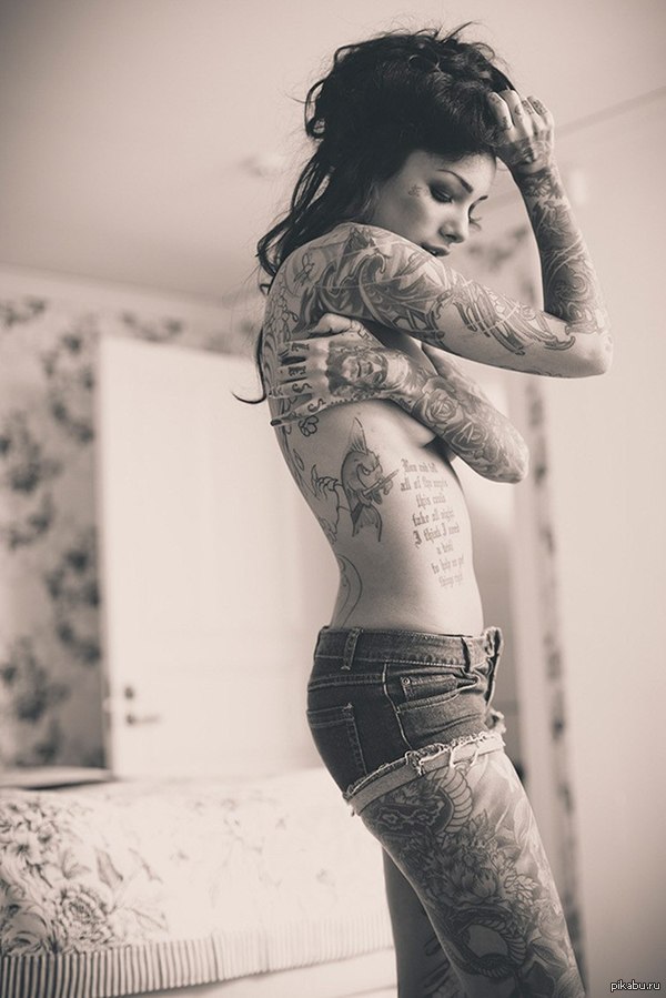 Painted in shorts - NSFW, Girls, Tattoo, Girl with tattoo, Shorts