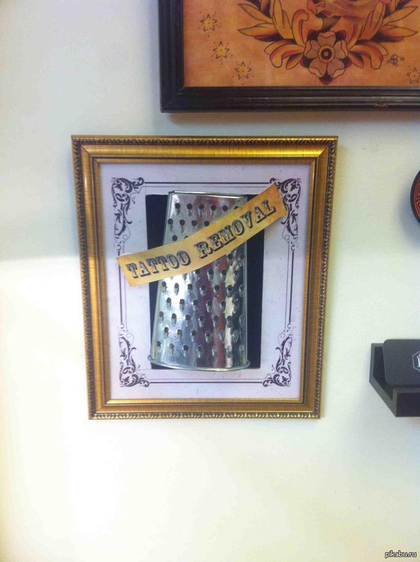 Вывеска в тату-салоне в Монреале