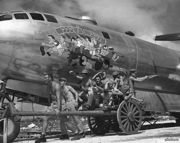    B-29 Waddy's Wagon ( )    , 1944 . 