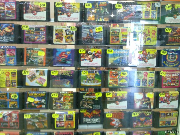 Гулял по торговому центру и наткнулся на палатку с играми. Прослезился...