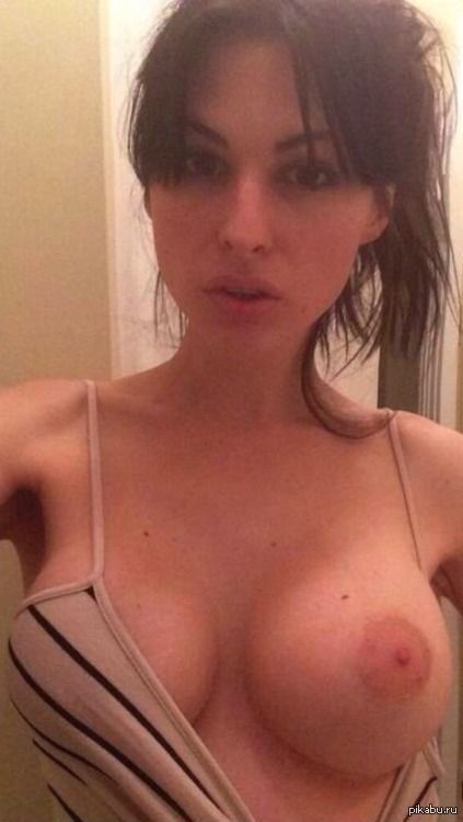 T-shirt came off - NSFW, Boobs, Brunette, Like no che so