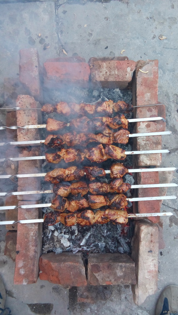 Ммм...Никто шашлычка не желает...?