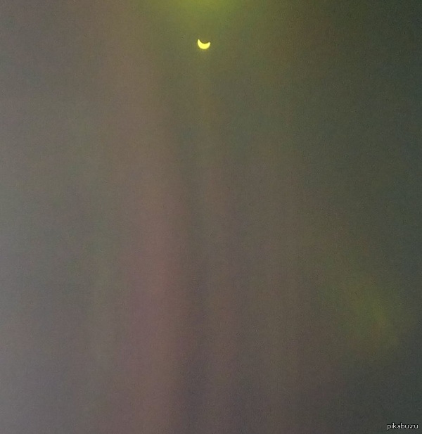 Москва, примерно 13-40 (фоткал через стекло от сварочной маски).