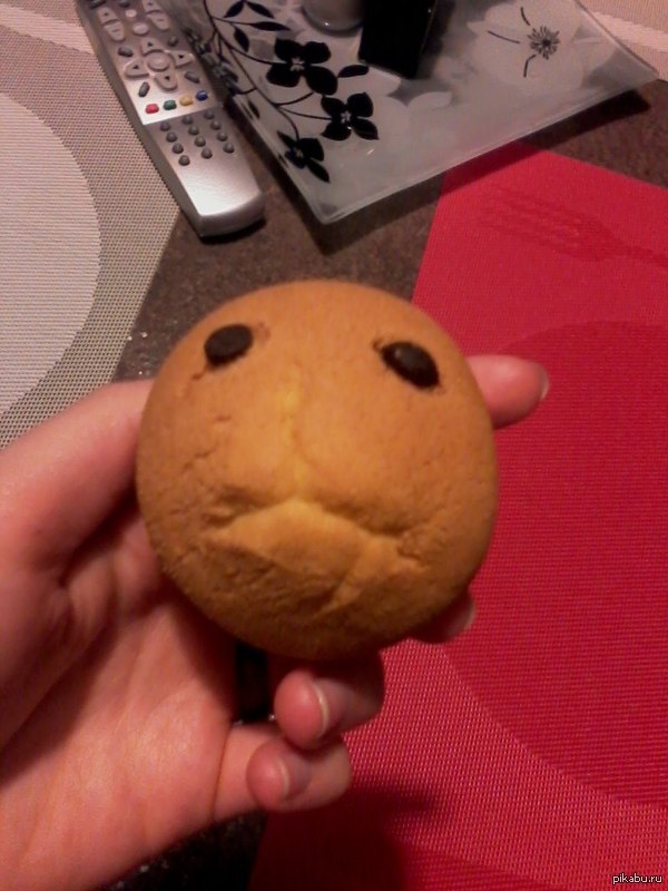 Как-то странно он на меня смотрит.