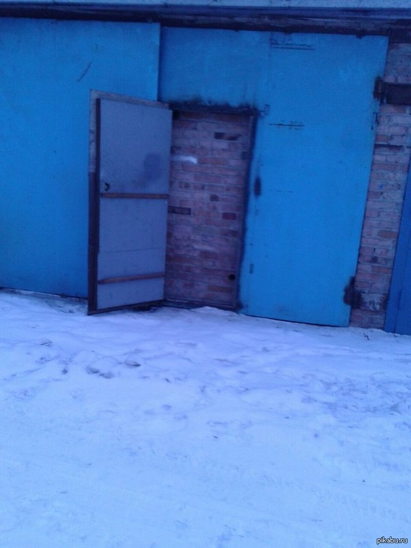 Никогда не видел открытой эту дверь-оказывается у соседа в гараже ПЛАТФОРМА 9 3/4!