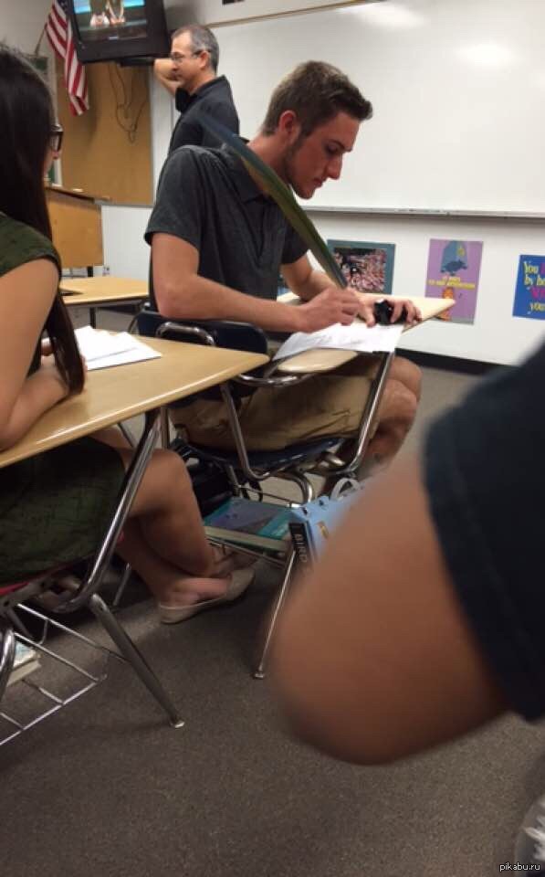 This guy often skipped classes, and when he came, he always asked the teacher for a pen, one day he gave him this... - The photo, Humor, Students, Feather